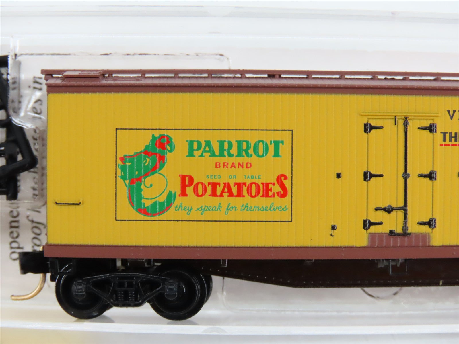 N Scale Micro-Trains 49480 MACX The Mahaffey Commission Co. 40' Reefer 3300 RTR