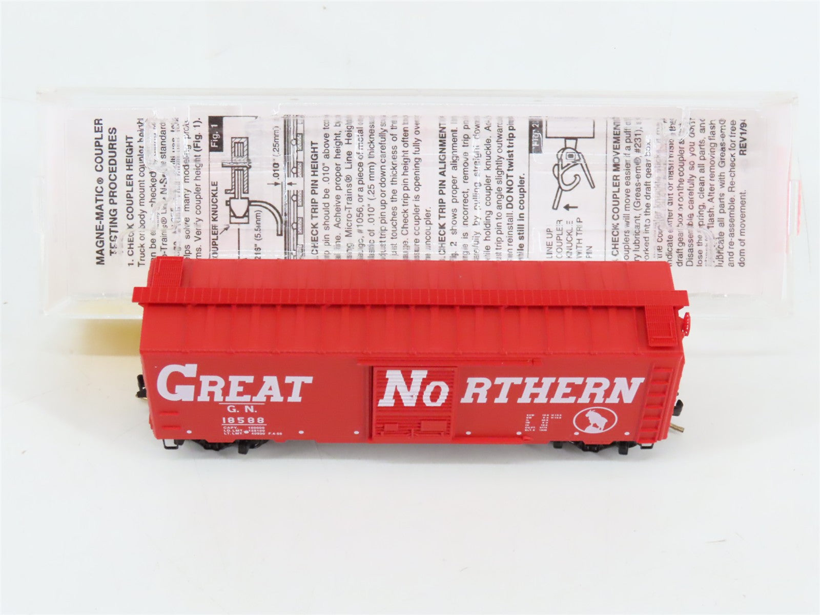 N Scale Micro-Trains 20176 GN Great Northern 40' Box Car 18588 RTR