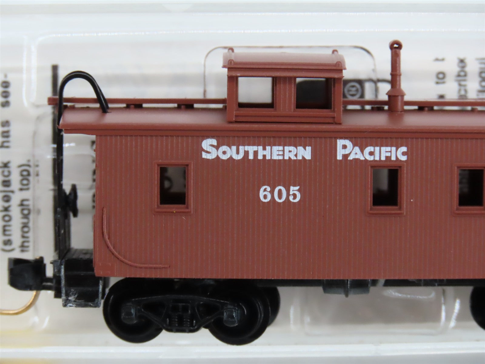 N Scale Micro-Trains 51150 SP Southern Pacific 34' Wood Sheathed Caboose 605 RTR