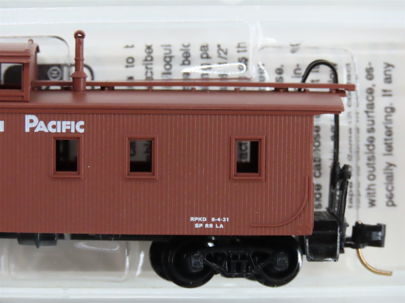N Scale Micro-Trains 51150 SP Southern Pacific 34' Wood Sheathed Caboose 605 RTR