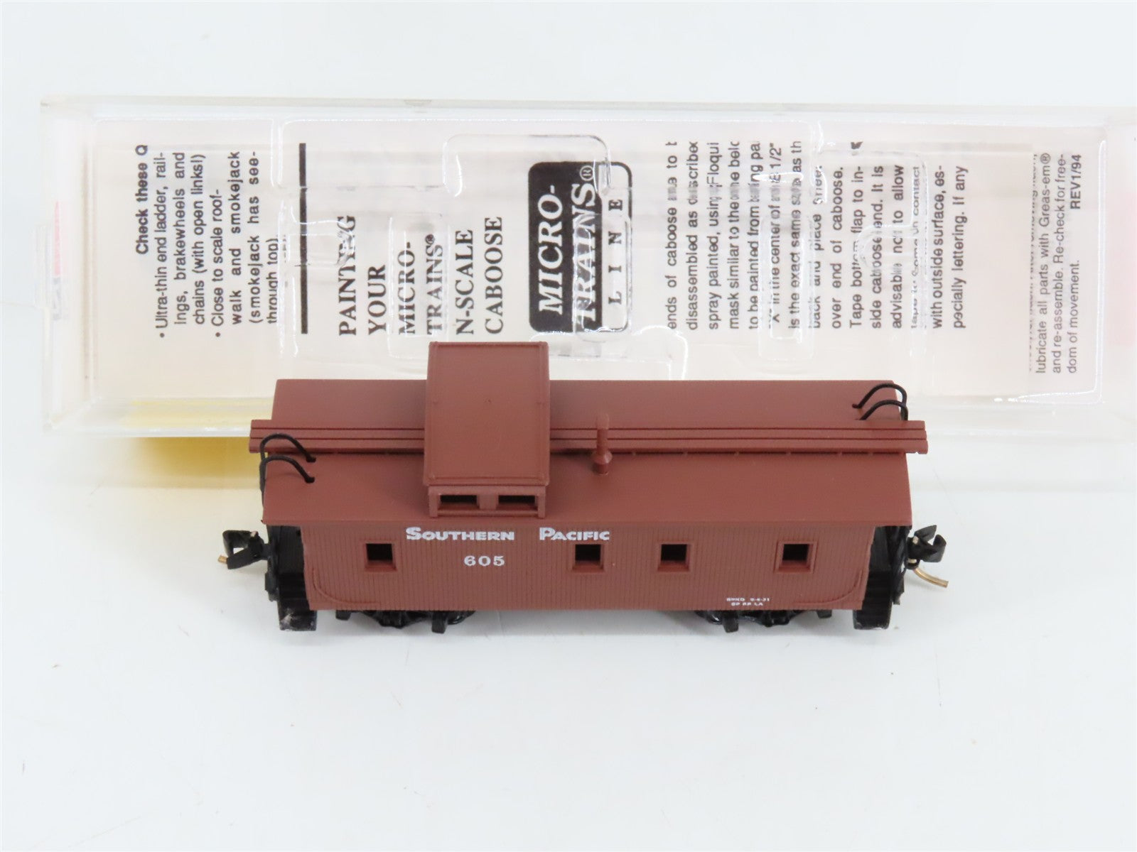 N Scale Micro-Trains 51150 SP Southern Pacific 34' Wood Sheathed Caboose 605 RTR