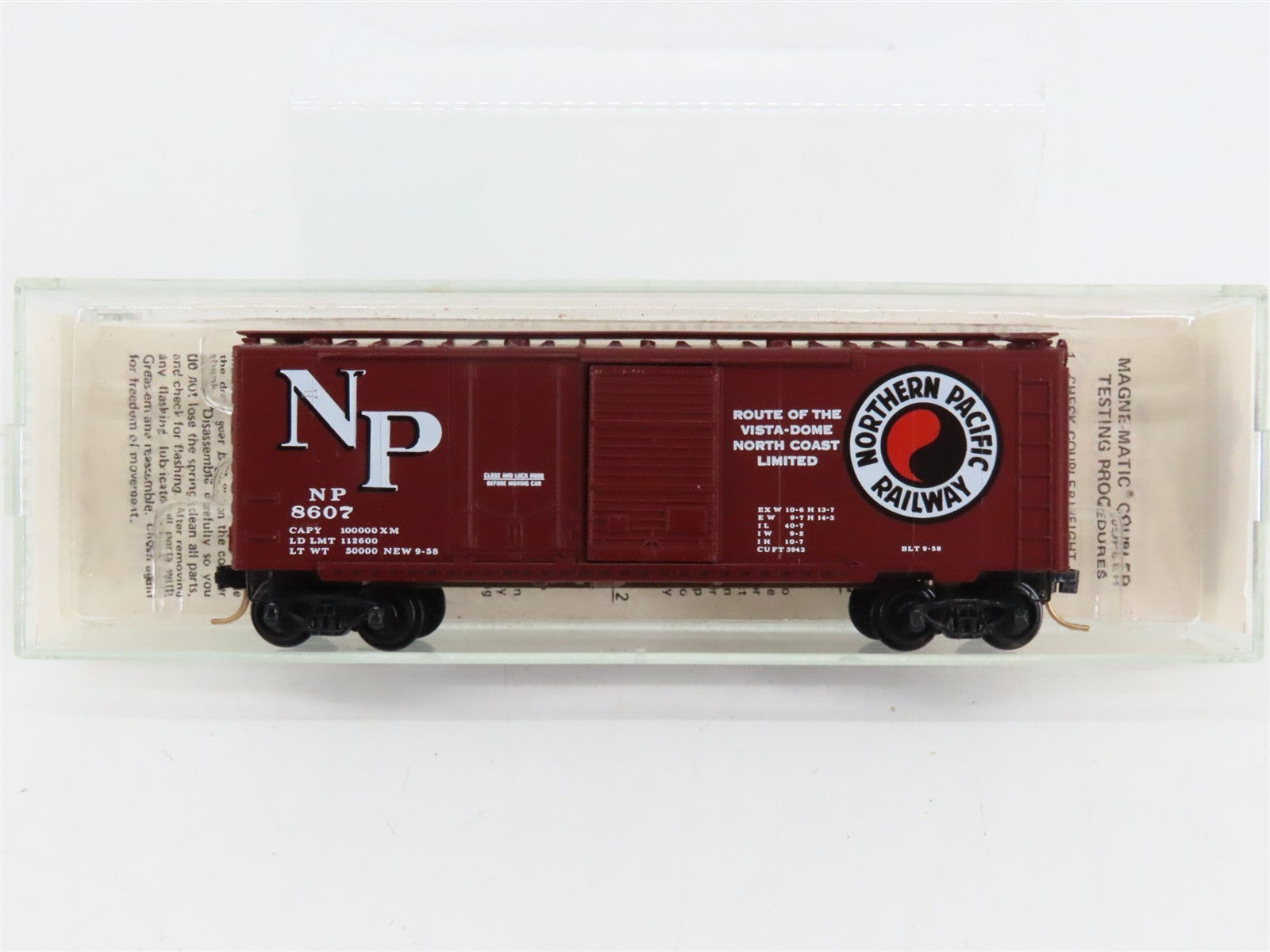 N Scale Micro-Trains 1-A NP Northern Pacific 40' Box Car 8607 RTR
