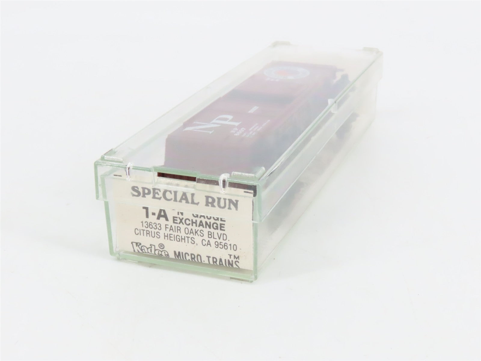 N Scale Micro-Trains 1-A NP Northern Pacific 40' Box Car 8607 RTR
