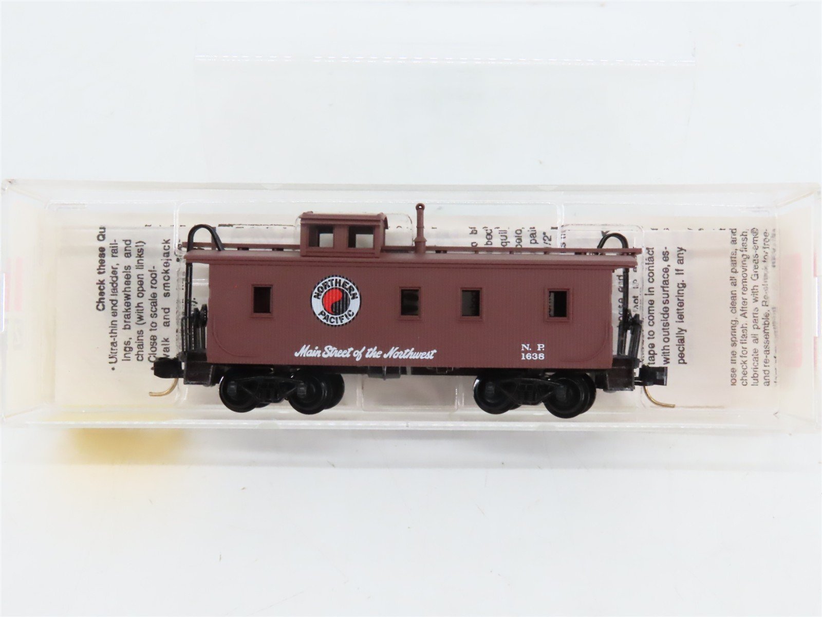 N Scale Micro-Trains 51050 NP Northern Pacific 34' Wood Sheathed Caboose RTR