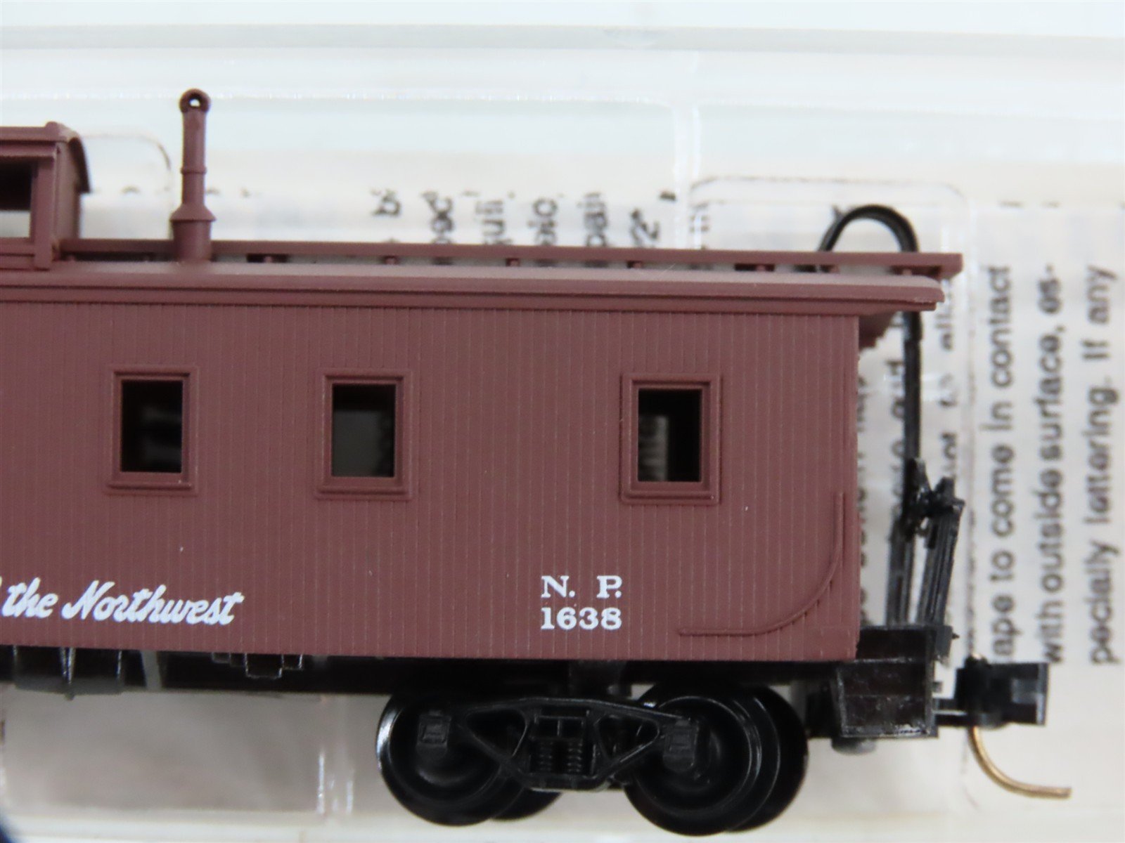 N Scale Micro-Trains 51050 NP Northern Pacific 34' Wood Sheathed Caboose RTR