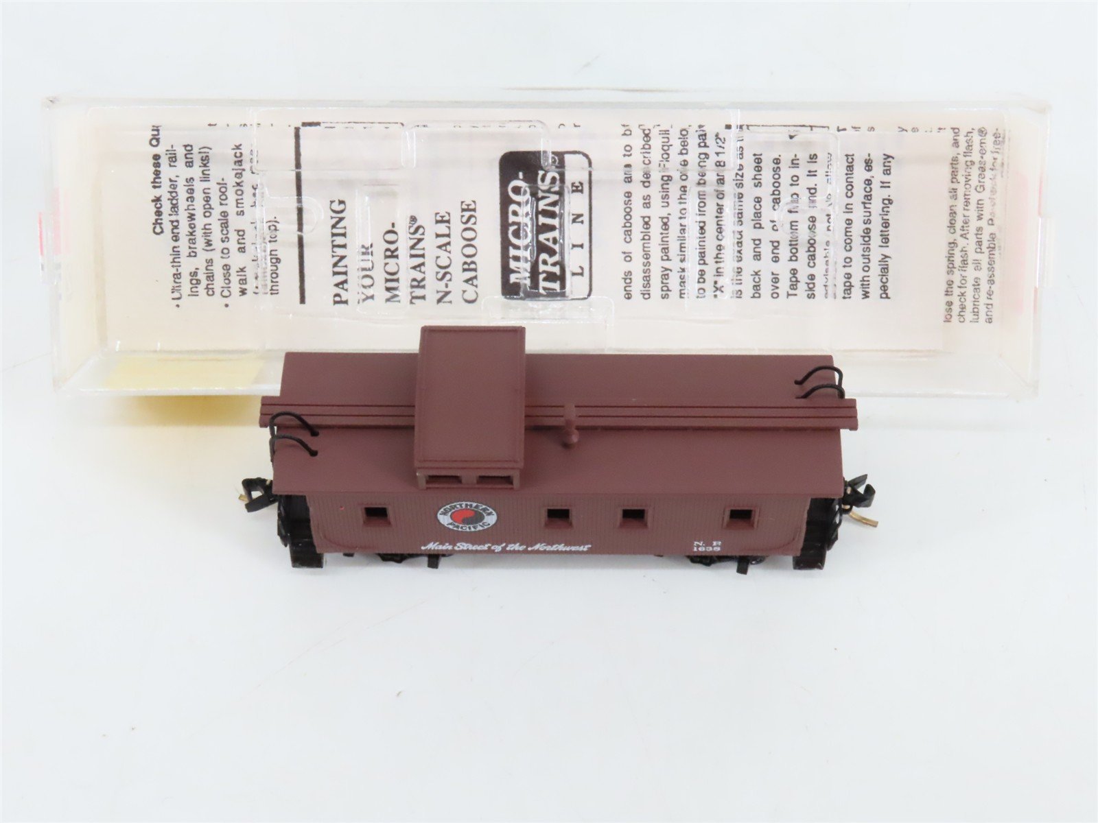 N Scale Micro-Trains 51050 NP Northern Pacific 34' Wood Sheathed Caboose RTR