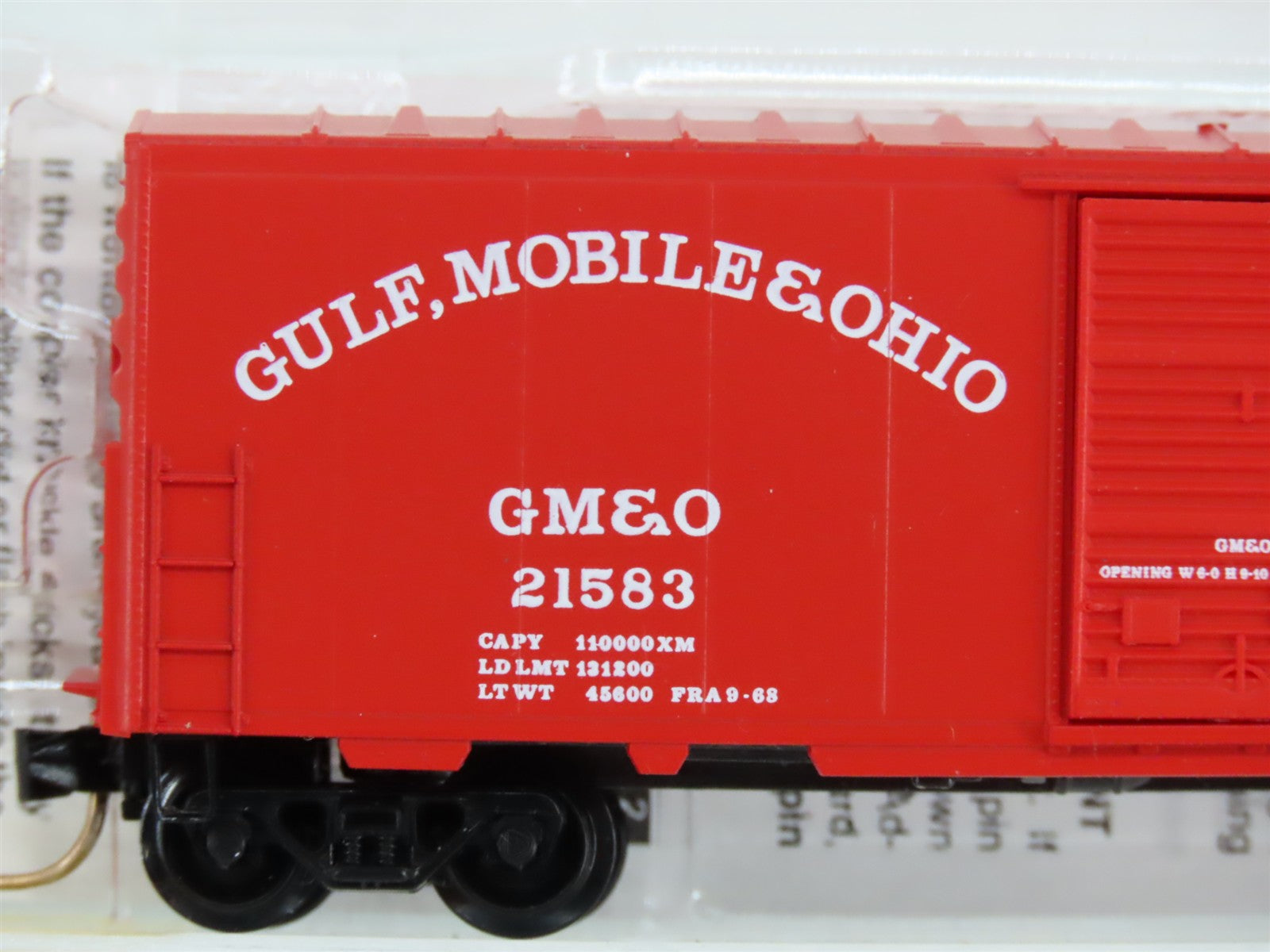 N Scale Micro-Trains 24240 GM&O Gulf, Mobile & Ohio 40' Box Car 21583 RTR