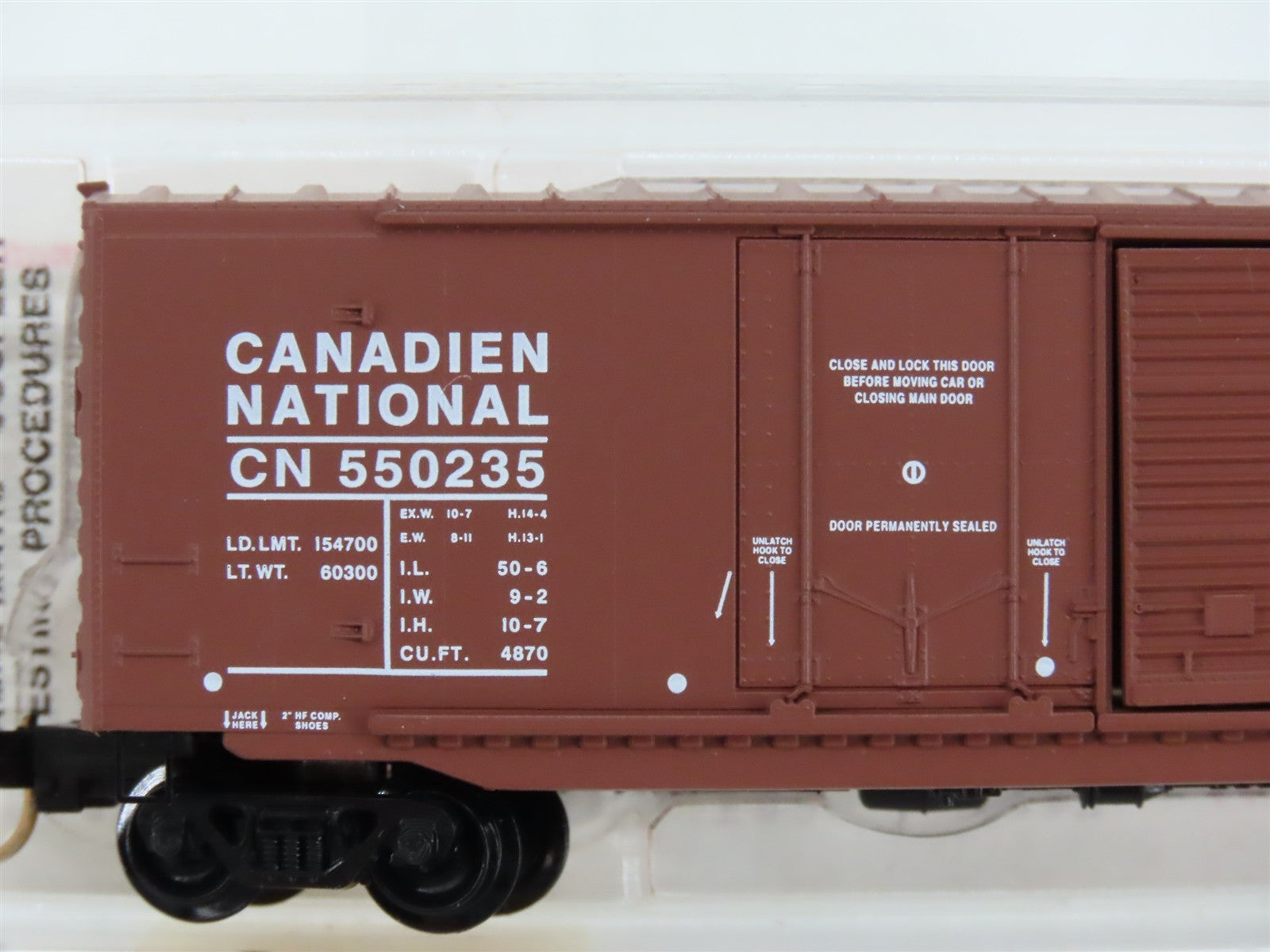 N Scale Micro-Trains MTL 76010 Canadian National 50' Box Car 550235 RTR