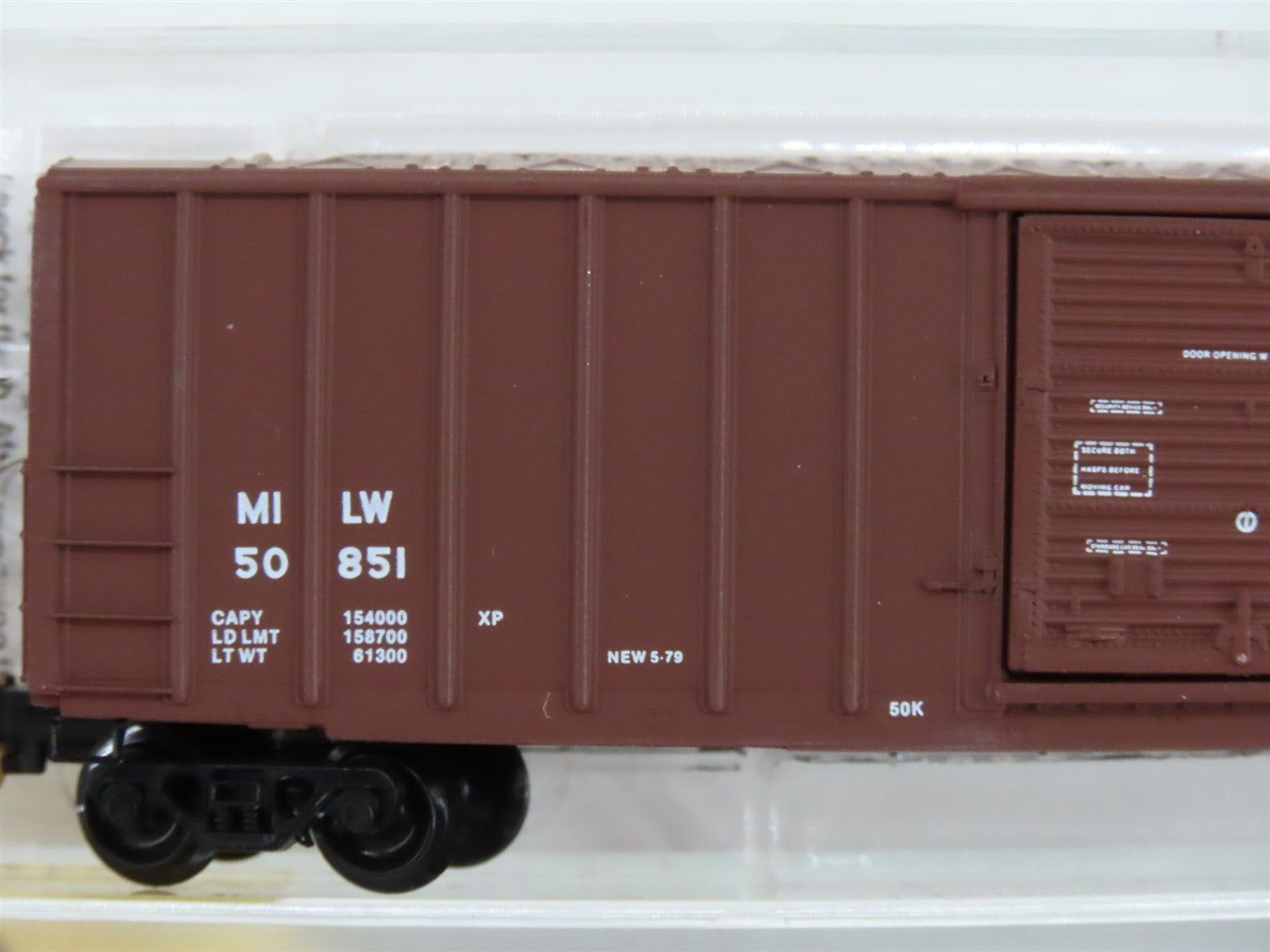 N Scale Micro-Trains 25310 Milwaukee Road 50' Rib Side Single Door Box Car RTR