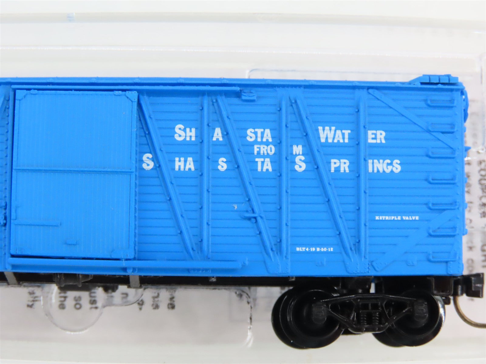 N Scale Micro-Trains 28140 SP Southern Pacific 40' Outside Braced Box Car RTR