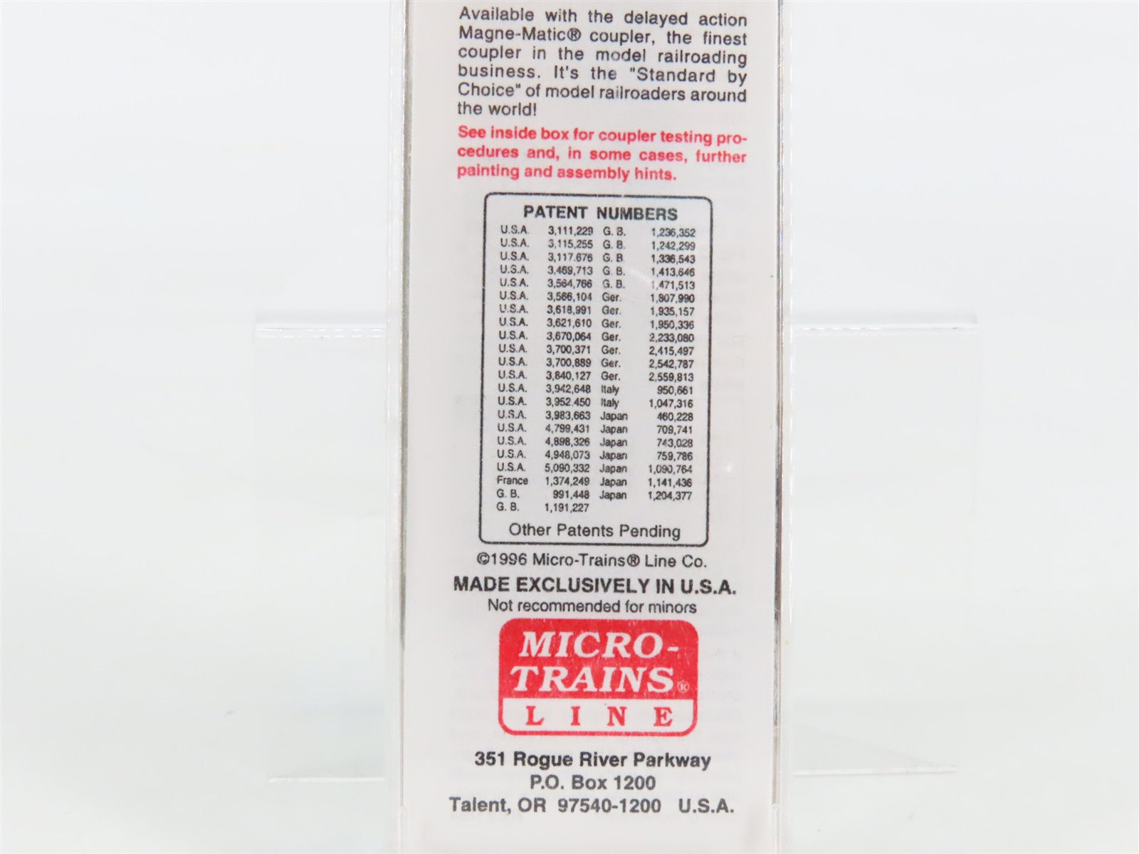 N Scale Micro-Trains 21230 BCOL British Columbia Railway 40' Box Car 8004 RTR