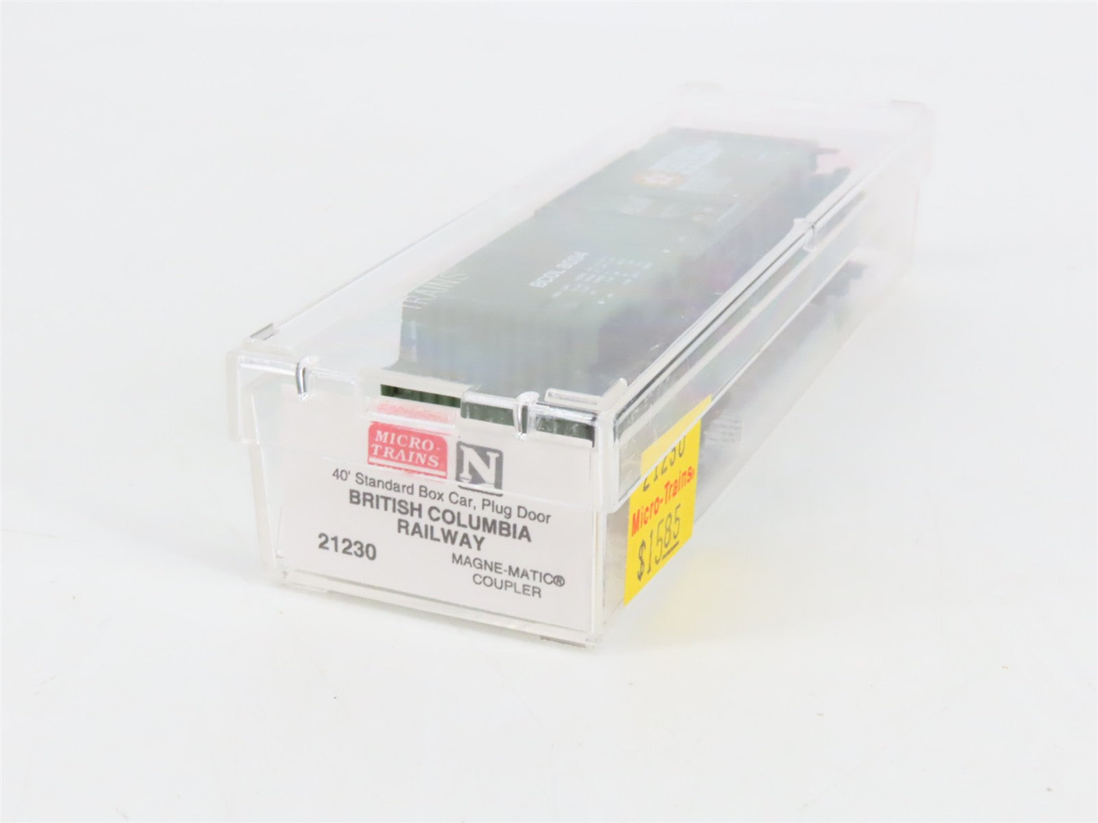 N Scale Micro-Trains 21230 BCOL British Columbia Railway 40' Box Car 8004 RTR