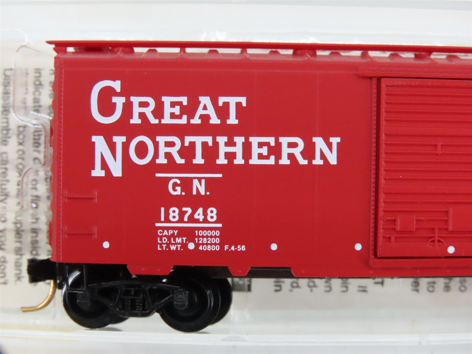 N Scale Micro-Trains 20156 GN Great Northern 40' Box Car 18748 RTR