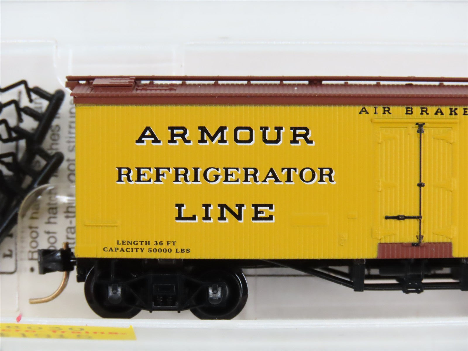 N Scale Micro-Trains 58030 ARLN Armour Refrigerator Line 36' Reefer 7306 RTR