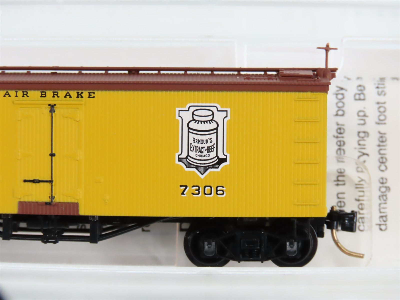 N Scale Micro-Trains 58030 ARLN Armour Refrigerator Line 36' Reefer 7306 RTR