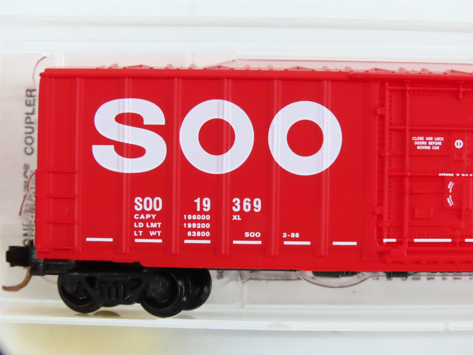 N Scale Micro-Trains 27260 Soo Line 50' Rib Side Plug Door Box Car 19369 RTR