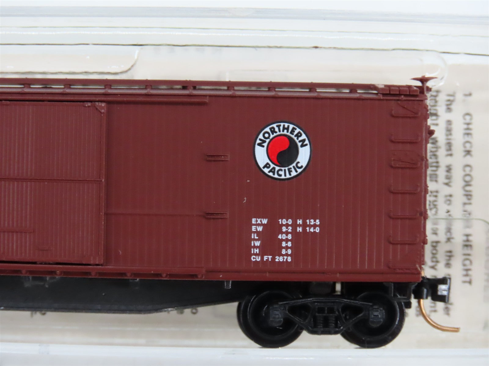 N Scale Micro-Trains 39030 NP Northern Pacific 40' Box Car 38527 RTR