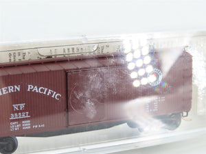 N Scale Micro-Trains 39030 NP Northern Pacific 40' Box Car 38527 RTR