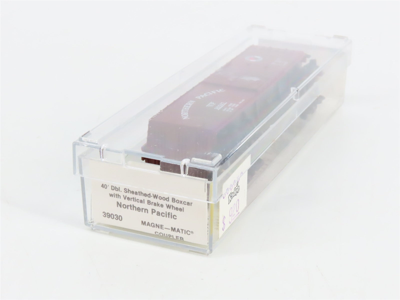N Scale Micro-Trains 39030 NP Northern Pacific 40' Box Car 38527 RTR