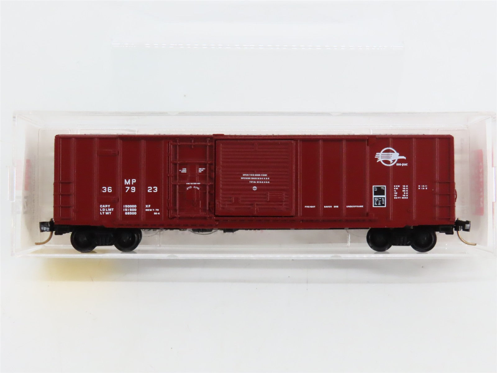 N Scale Micro-Trains 26040 MP Missouri Pacific 50' 50' Rib Side Box Car RTR