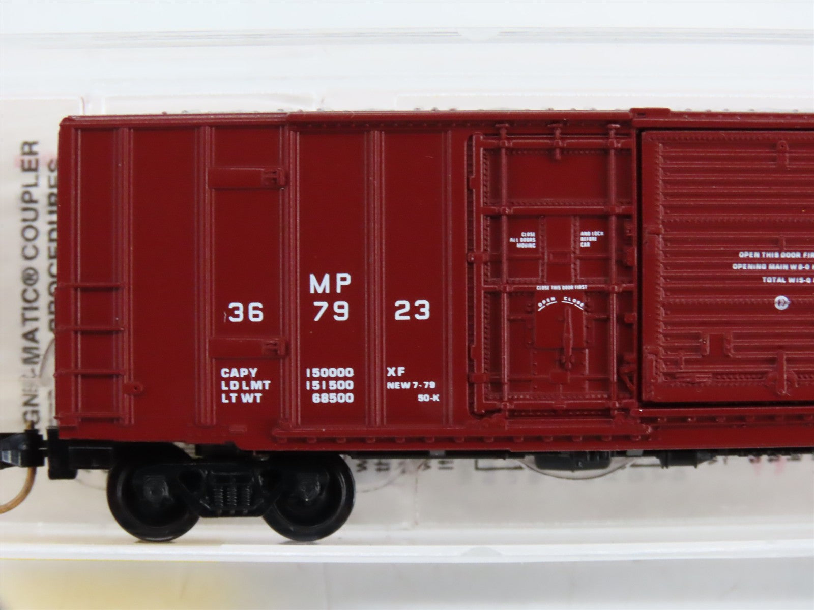 N Scale Micro-Trains 26040 MP Missouri Pacific 50' 50' Rib Side Box Car RTR
