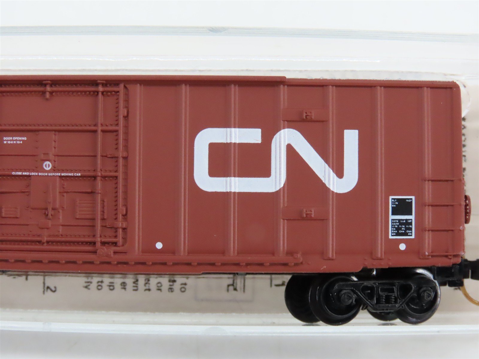 N Scale Micro-Trains 27110 Canadian National 50' Rib Side Plug Door Box Car RTR