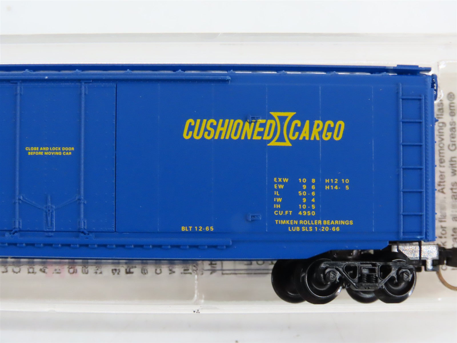 N Scale Micro-Trains 32140 LN Louisville & Nashville 50' Plug Door Box Car RTR