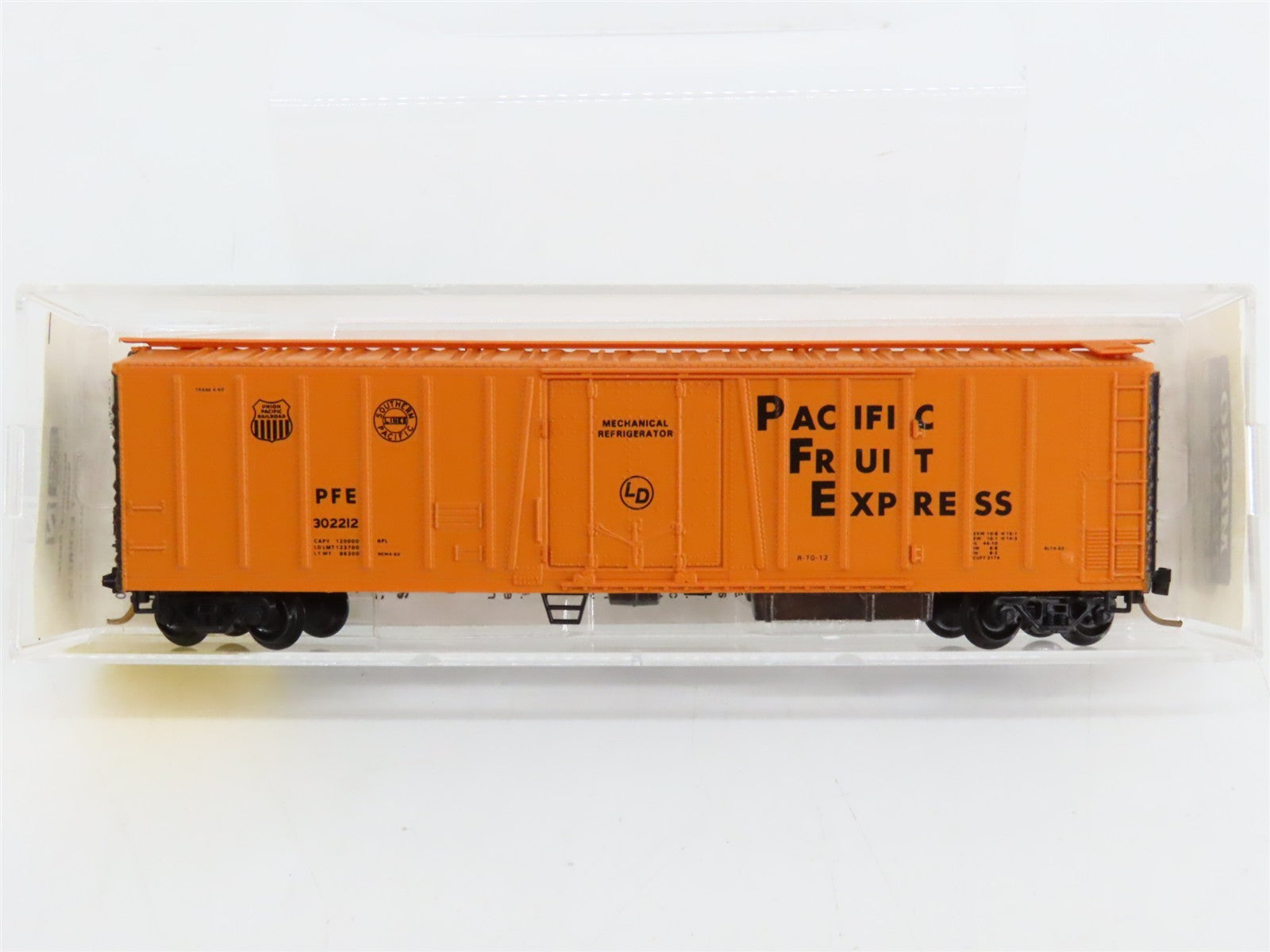 N Micro-Trains MTL 70010 UP SP PFE Pacific Fruit Express Mech. Reefer #302212
