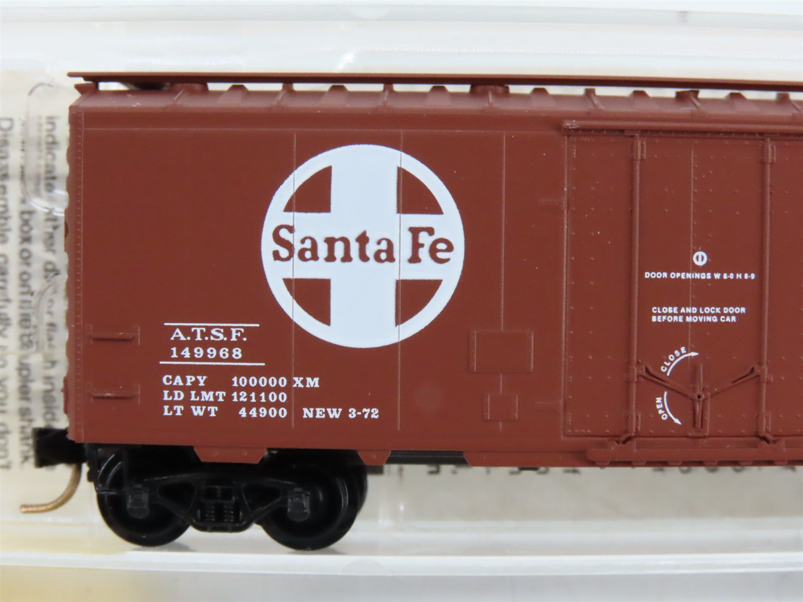N Scale Micro-Trains 21110 ATSF Santa Fe 40' Plug Door Box Car 149968 RTR