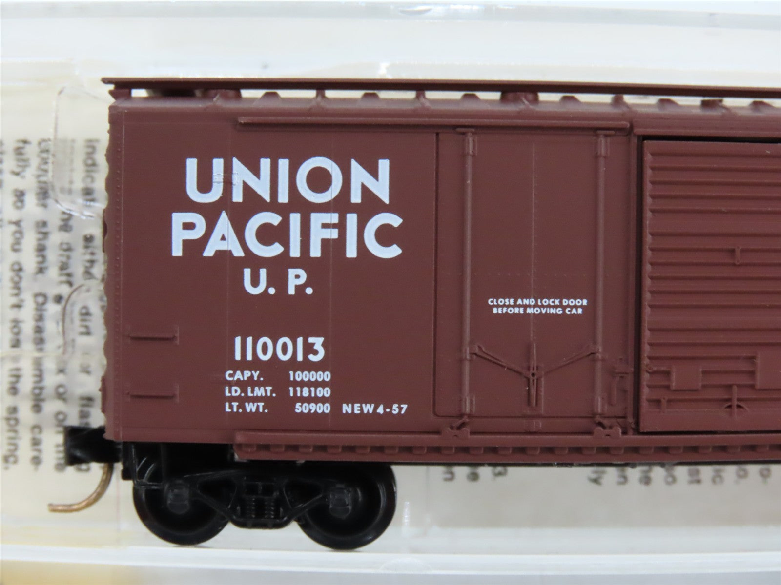 N Scale Micro-Trains 22030 UP Union Pacific 40' Plug & Sliding Door Box Car RTR