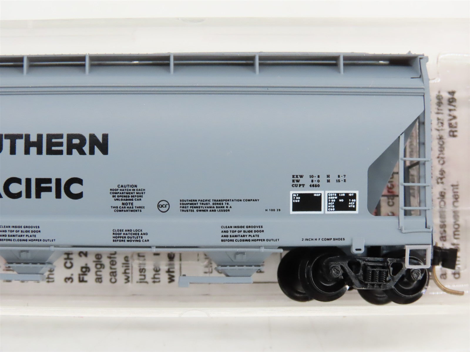 N Scale Micro-Trains 94040 SP Southern Pacific 3-Bay Covered Hopper 496532 RTR