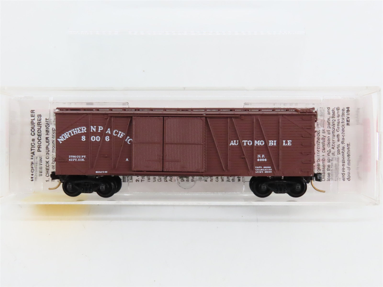 N Scale Micro-Trains 29030 NP Northern Pacific 40' Box Car 8006 RTR