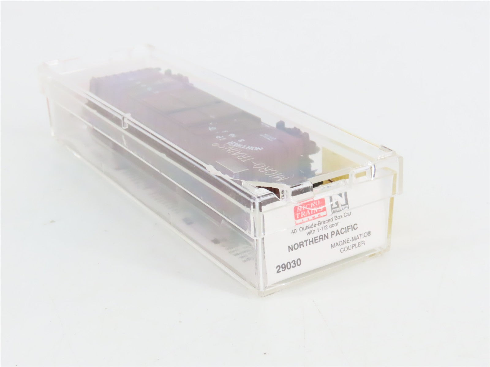 N Scale Micro-Trains 29030 NP Northern Pacific 40' Box Car 8006 RTR