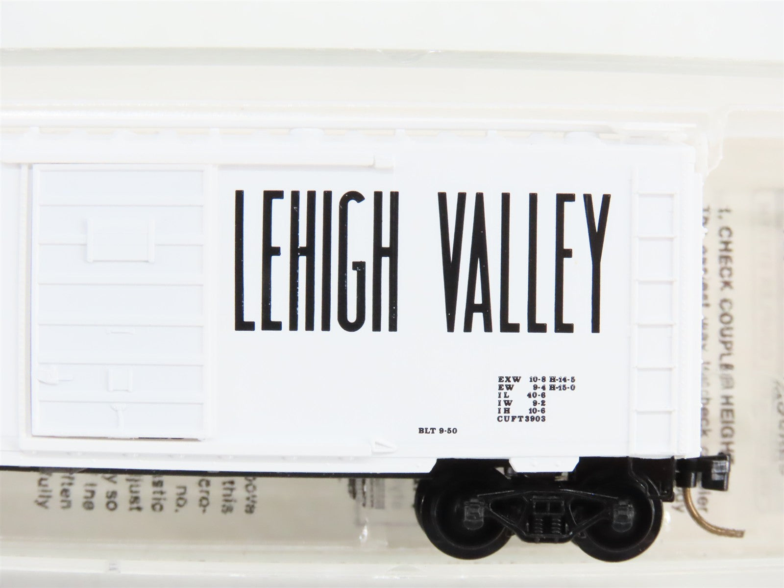 N Scale Micro-Trains 20126 LV Lehigh Valley 40' Standard Box Car Single Door RTR