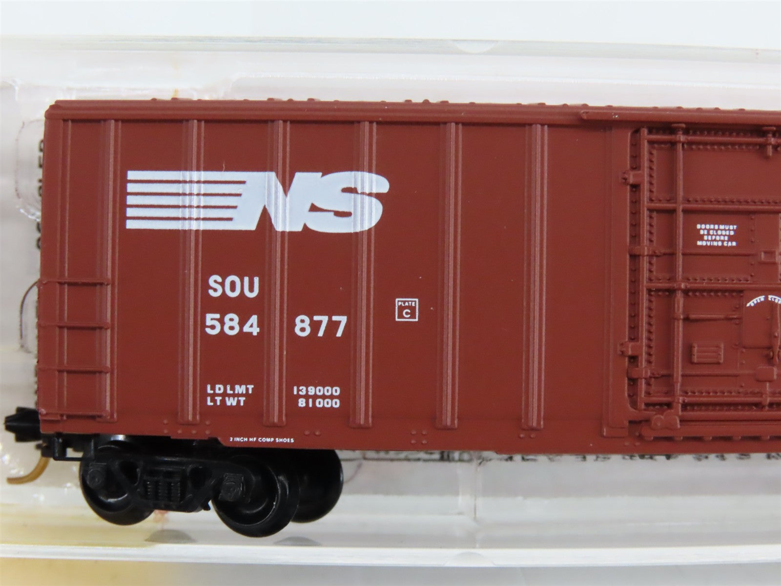 N Scale Micro-Trains 27230 SOU Norfolk Southern 50' Box Car 584877 RTR