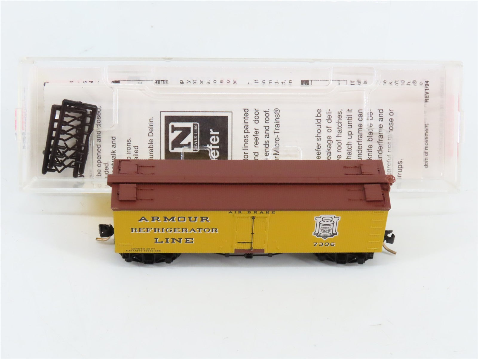 N Scale Micro-Trains MTL 58030 Armour Refrigerator Line 36' Reefer 7306 RTR