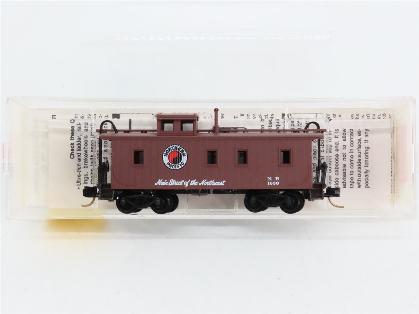 N Scale Micro-Trains MTL 51050 NP Northern Pacific 34' Caboose 1638 RTR