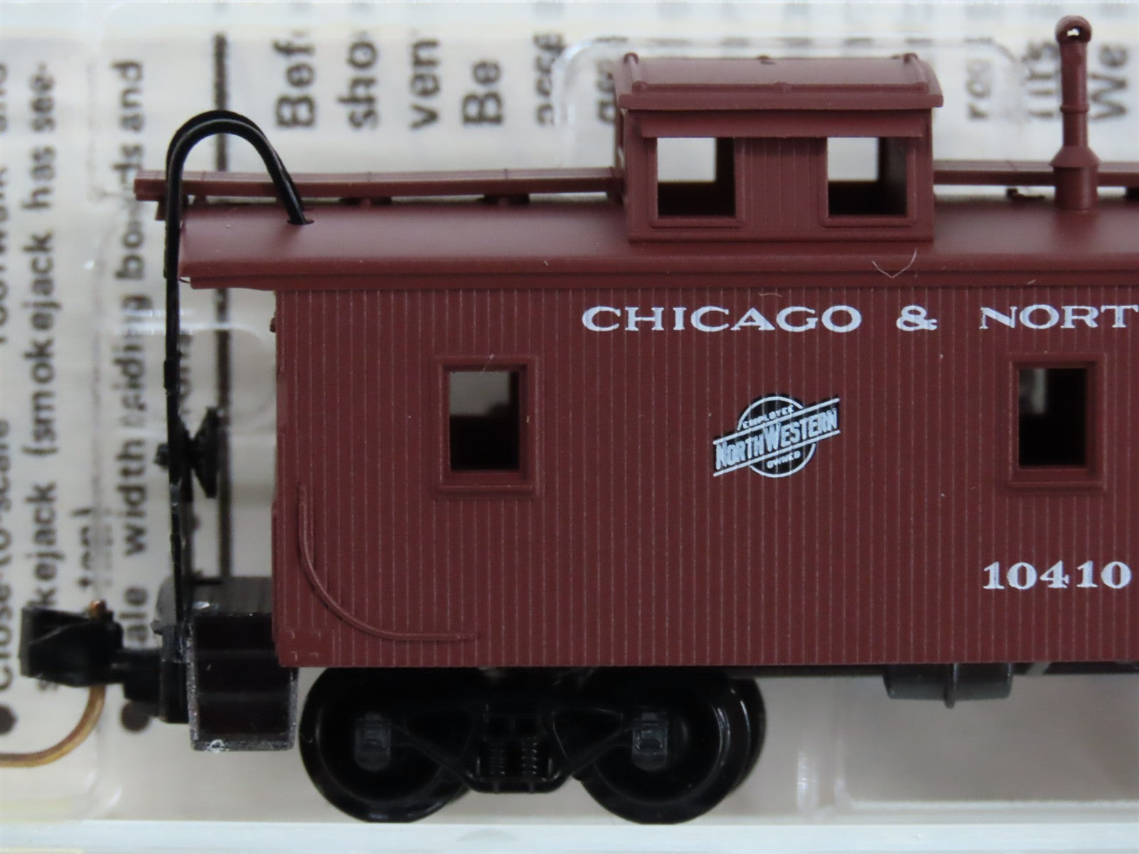 N Kadee Micro-Trains MTL 50200 CNW Chicago & North Western 34' Caboose 10410 RTR