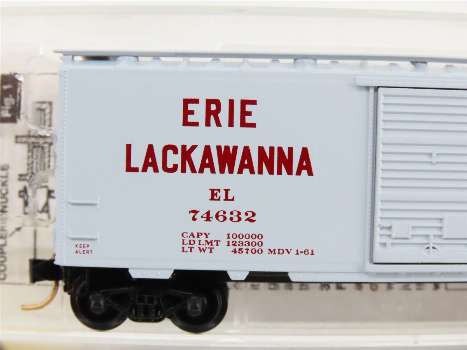 N Scale Micro-Trains MTL 20360 EL Erie Lackawanna 40' Box Car 74632 RTR