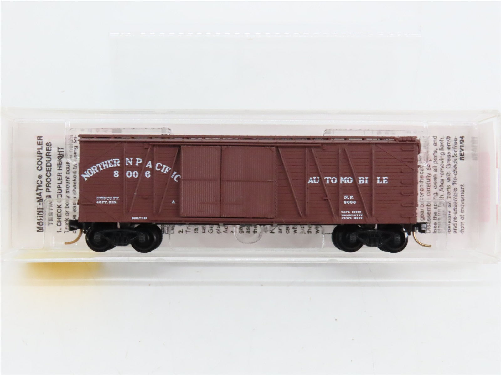 N Scale Micro-Trains MTL 29030 NP Northern Pacific 40' Box Car 8006 RTR