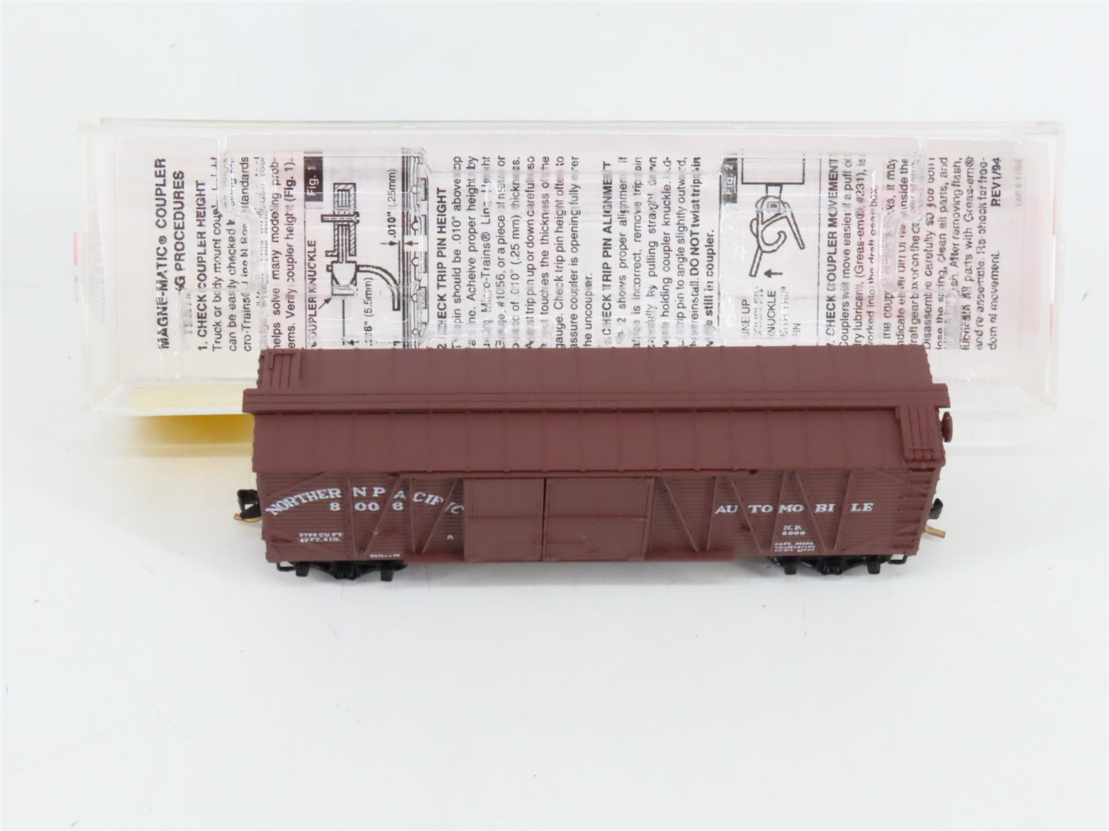 N Scale Micro-Trains MTL 29030 NP Northern Pacific 40' Box Car 8006 RTR