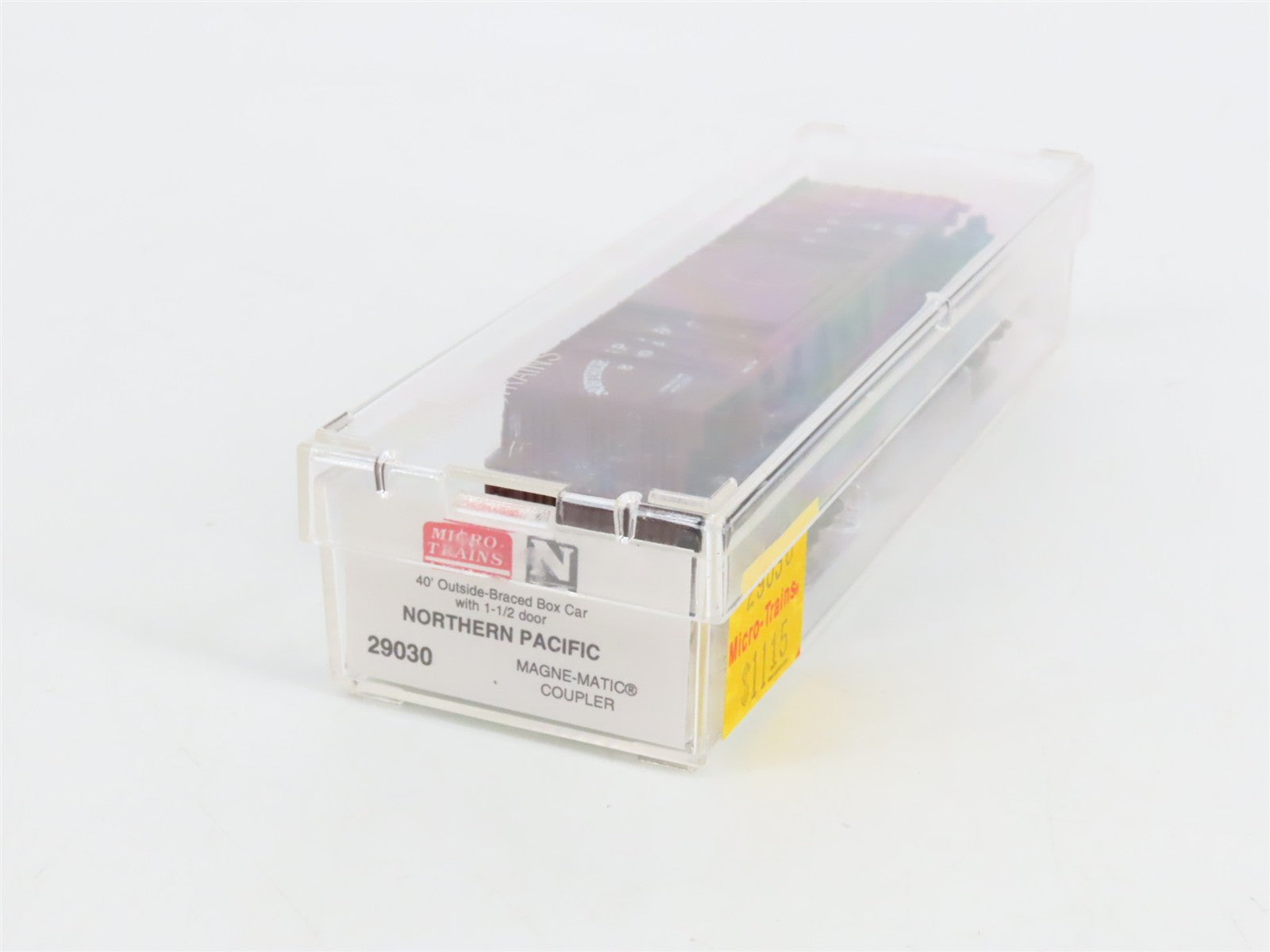 N Scale Micro-Trains MTL 29030 NP Northern Pacific 40' Box Car 8006 RTR