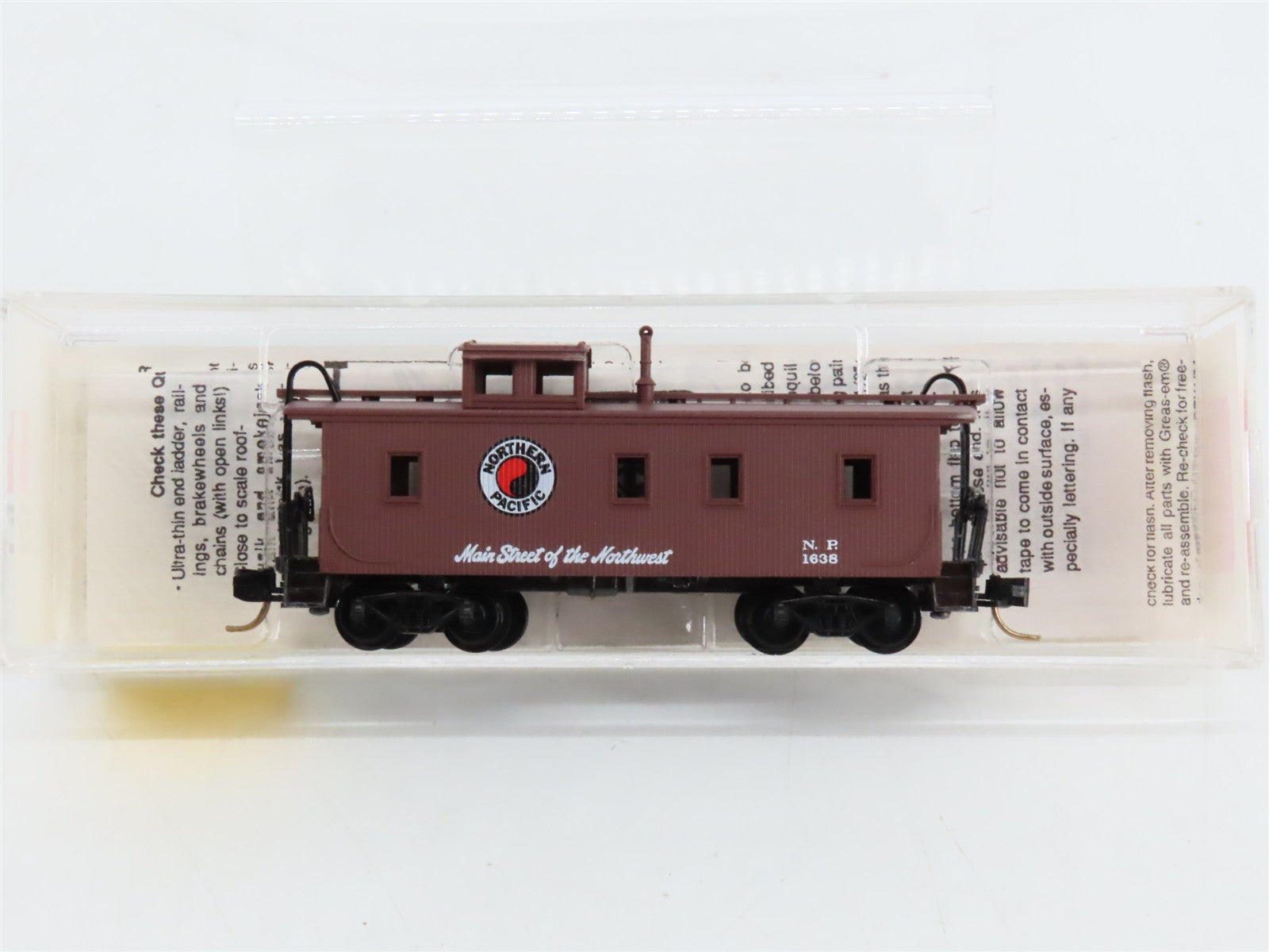 N Scale Micro-Trains MTL 51050 NP Northern Pacific 34' Wood-Sheathed Caboose RTR