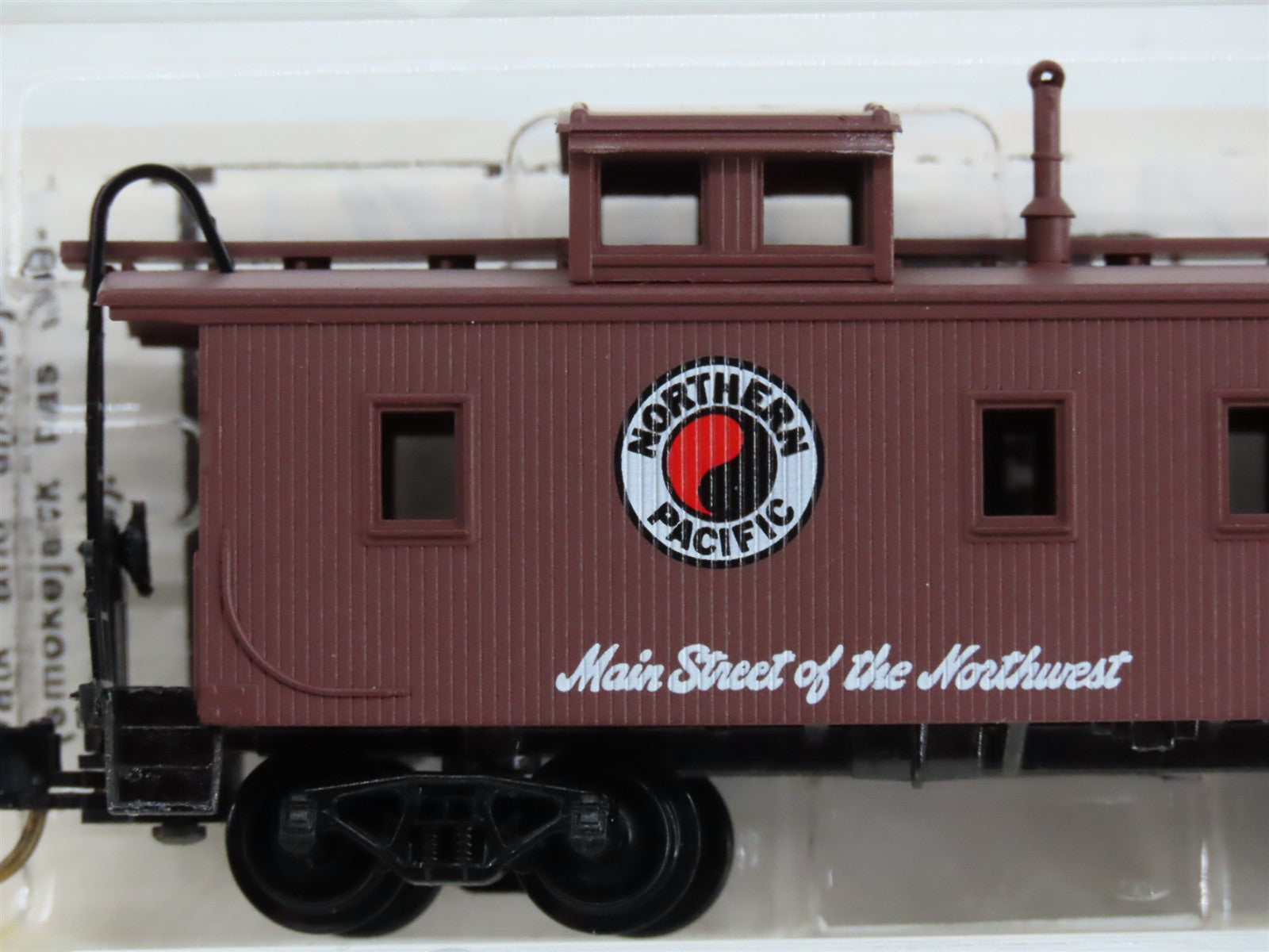 N Scale Micro-Trains MTL 51050 NP Northern Pacific 34' Wood-Sheathed Caboose RTR