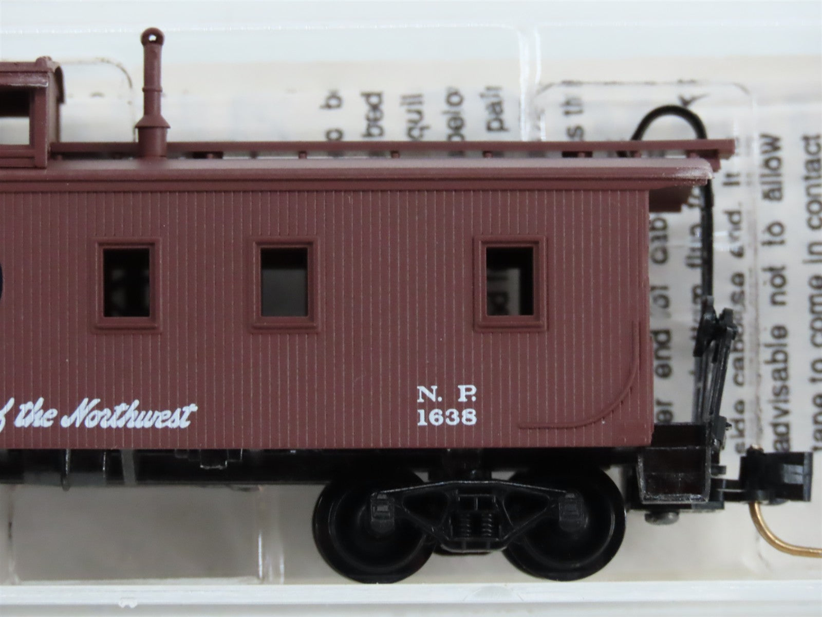 N Scale Micro-Trains MTL 51050 NP Northern Pacific 34' Wood-Sheathed Caboose RTR