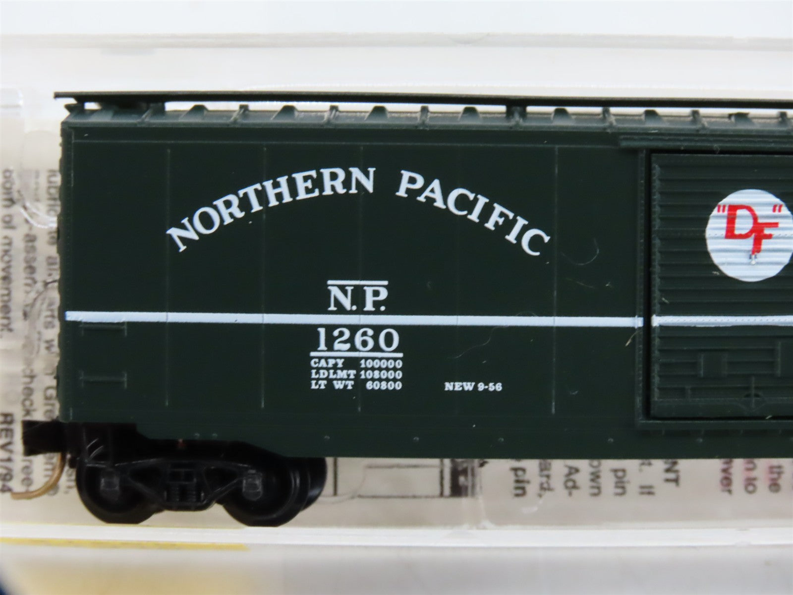N Scale Micro-Trains MTL 31250 NP Northern Pacific 50' Box Car 1260 RTR