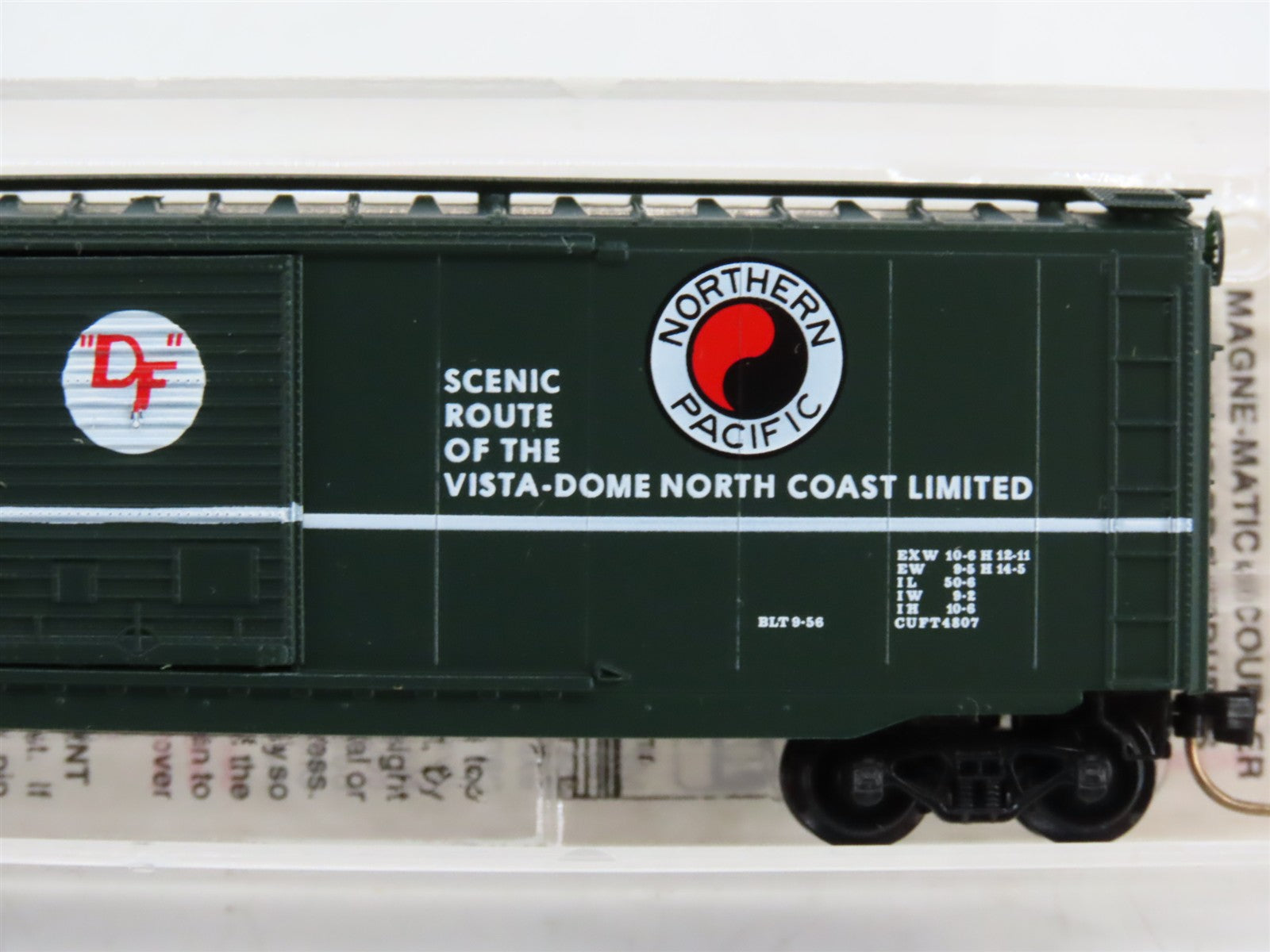 N Scale Micro-Trains MTL 31250 NP Northern Pacific 50' Box Car 1260 RTR