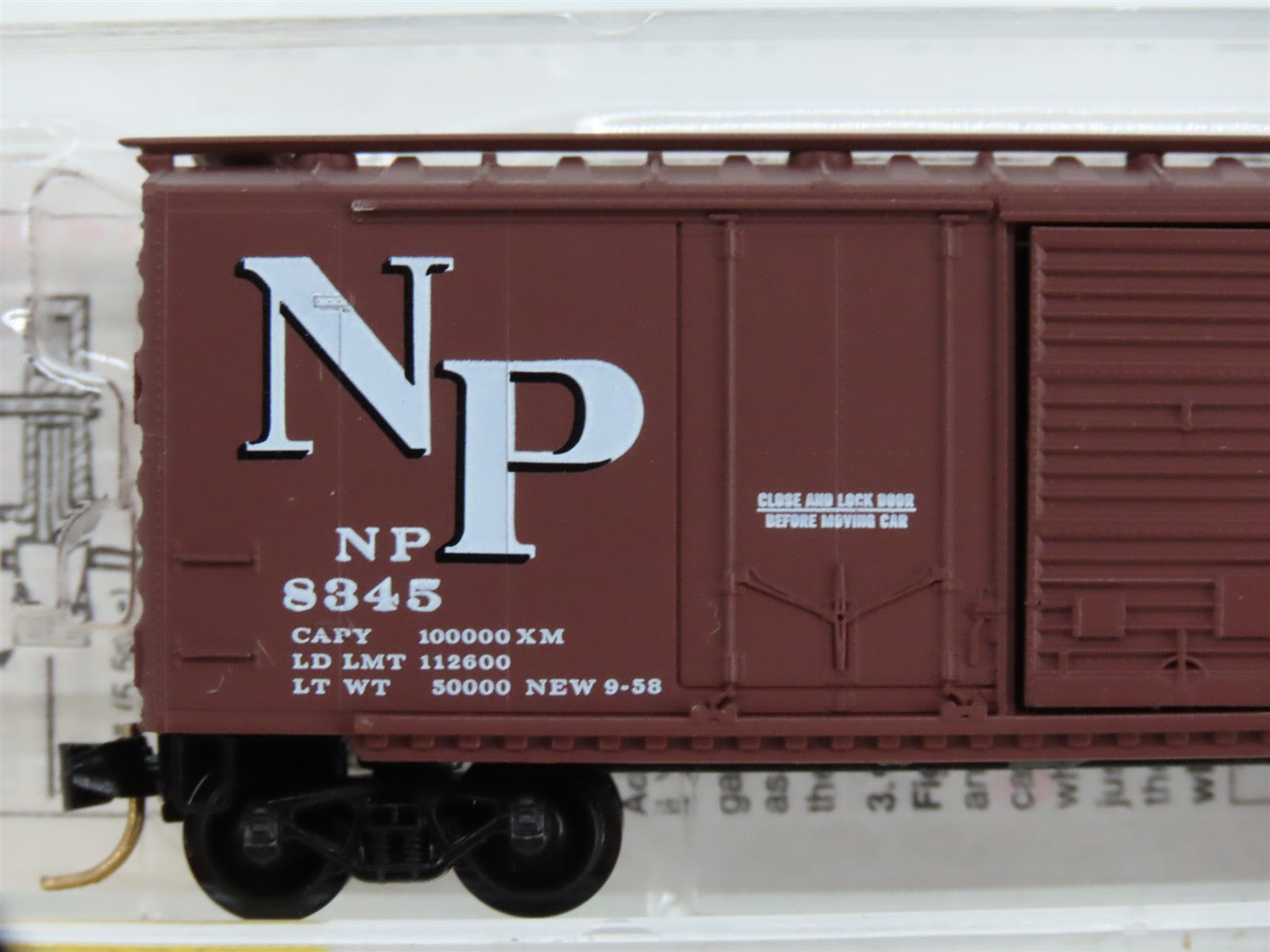 N Scale Micro-Trains MTL 22040 NP Northern Pacific 40' Box Car 8345 RTR