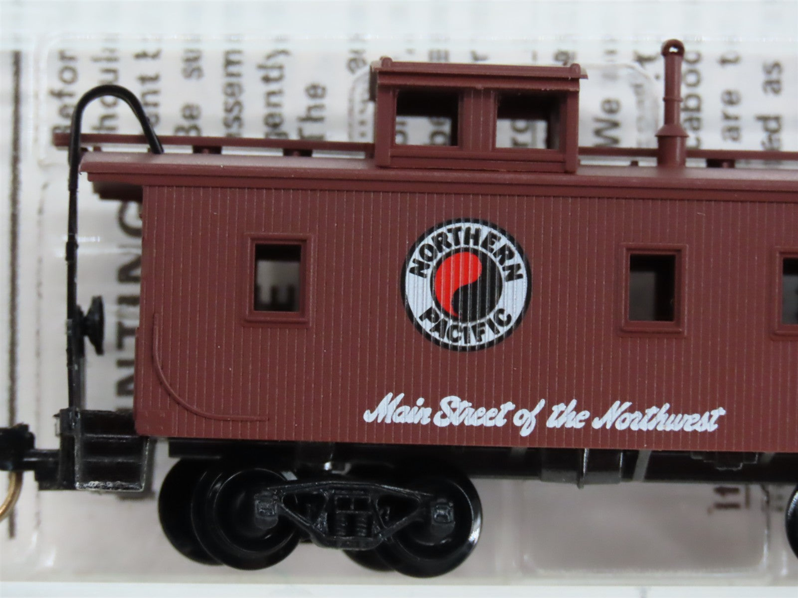 N Scale Micro-Trains MTL 51050 NP Northern Pacific 34' Wood-Sheathed Caboose RTR
