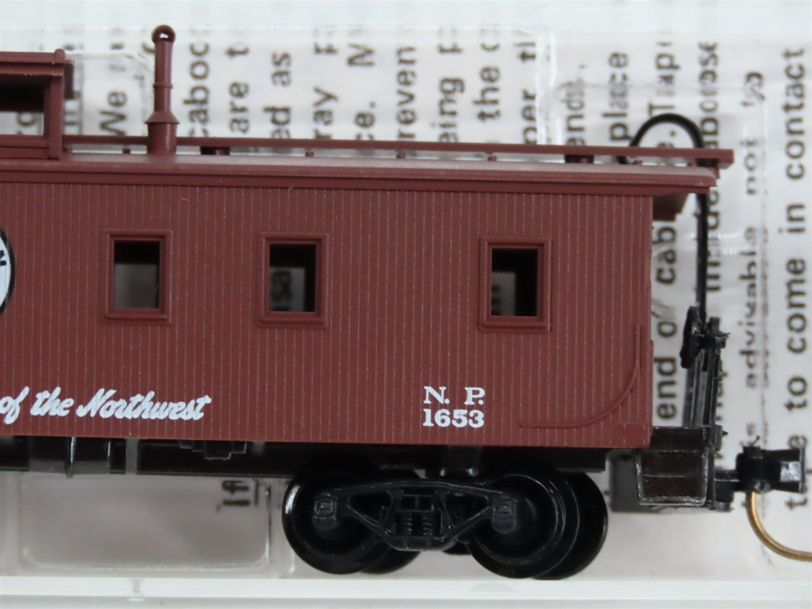N Scale Micro-Trains MTL 51050 NP Northern Pacific 34' Wood-Sheathed Caboose RTR